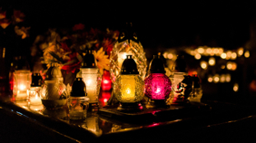 Dušičky, Halloween – svíce, dýně i piknik na hřbitově